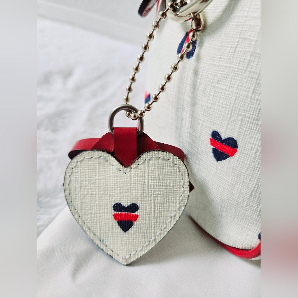 Limited Edition Gucci GG Supreme Hearts Joy Boston Bag - Picture 5 of 16